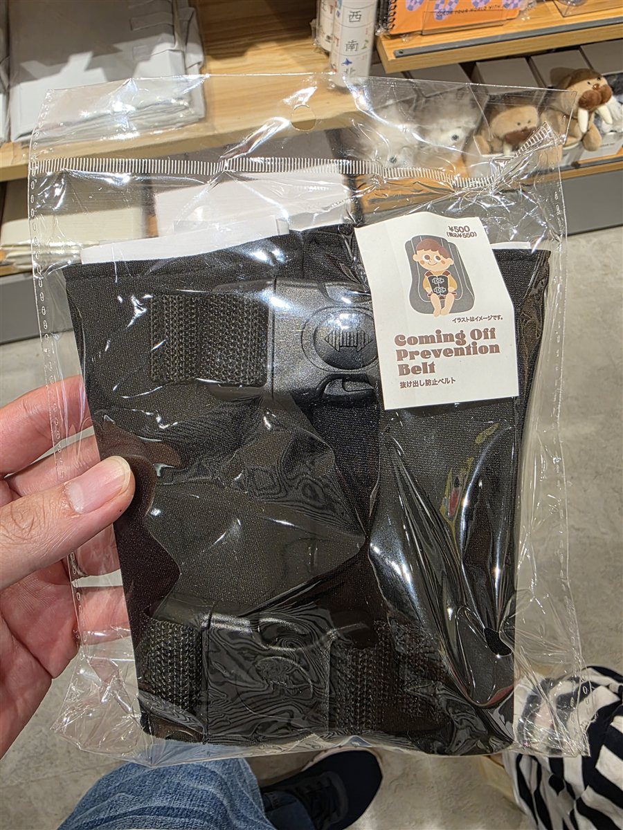 3COINSの抜け出し防止ベルト「Coming Off Prevention Belt」の商品パッケージ